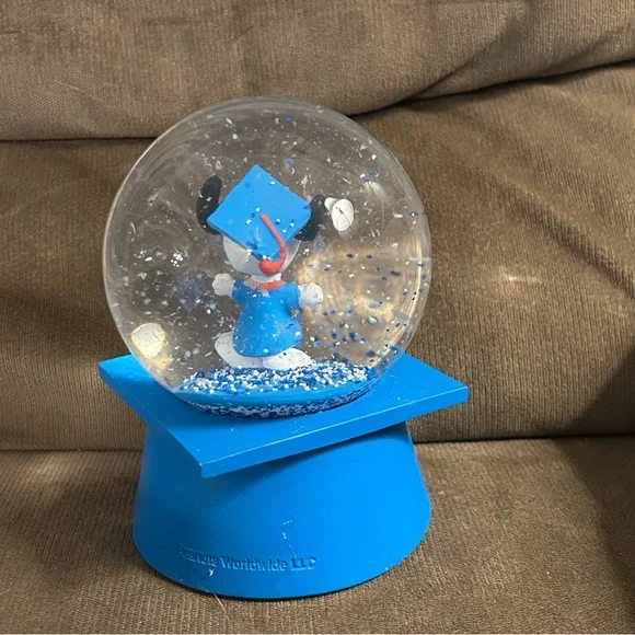 Peanuts Snoopy Congratulations Grad Snow Globe, NWT - Picture 7 of 8